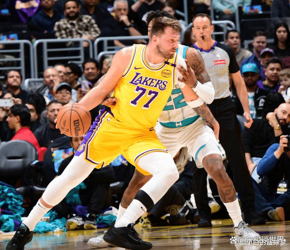 东契奇意外战胜美国队，重返赛场引爆全场！