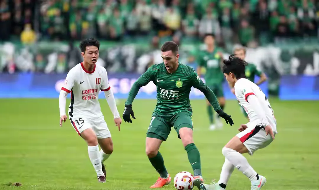 爱游戏下载-北京国安发布备战花絮；国际比赛日防线松动；欧联任务艰巨；身体对抗强度拉满-爱游戏下载